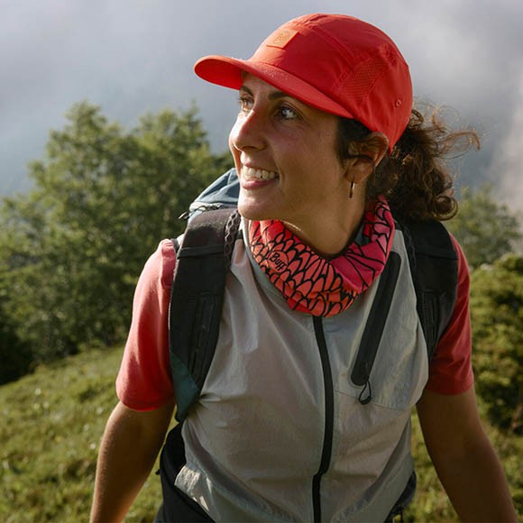 Бандана Buff CoolNet UV Aramay Poppy 135729.442.10.00 Бандана Buff CoolNet UV Aramay Poppy 135729.442.10.00