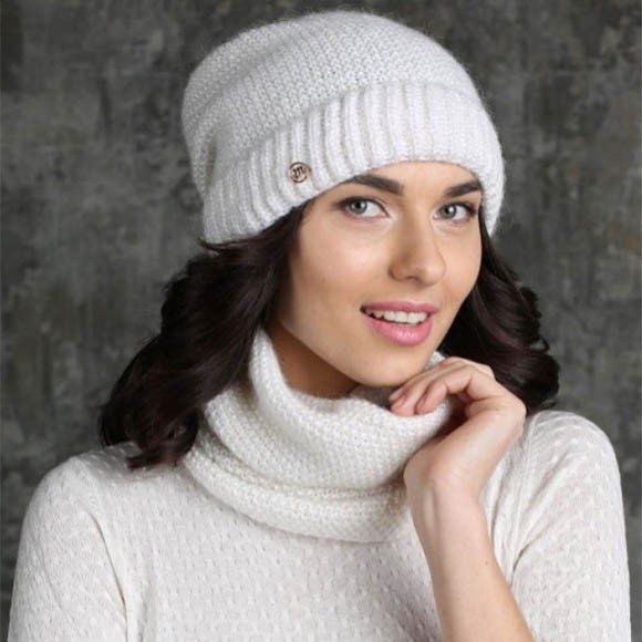 Шапка с отворотом Modo Sorry белая Шапка с отворотом Modo Sorry белая