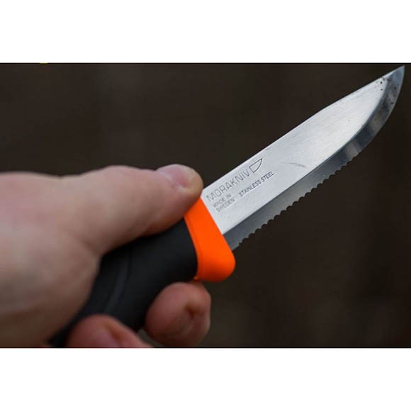 Нож Morakniv Companion F серрейтор, нерж сталь, прорезиненная рукоять с оранжевыми накладками Нож Morakniv Companion F серрейтор, нерж сталь, прорезиненная рукоять с оранжевыми накладками
