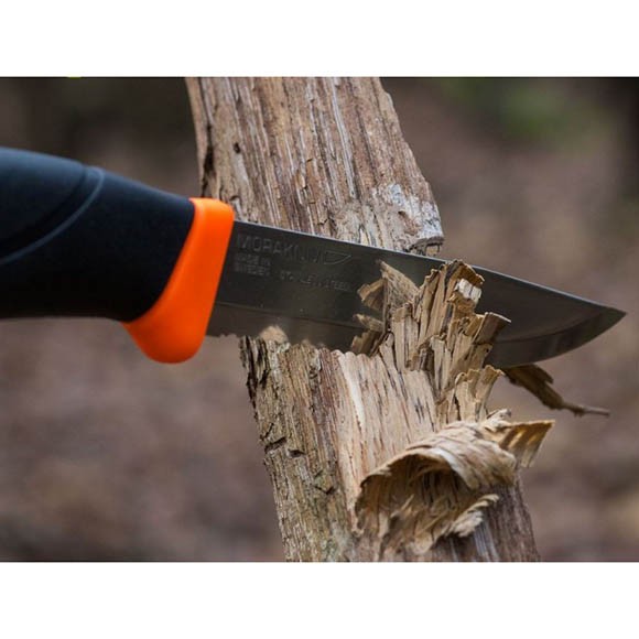 Нож Morakniv Companion F серрейтор, нерж сталь, прорезиненная рукоять с оранжевыми накладками Нож Morakniv Companion F серрейтор, нерж сталь, прорезиненная рукоять с оранжевыми накладками
